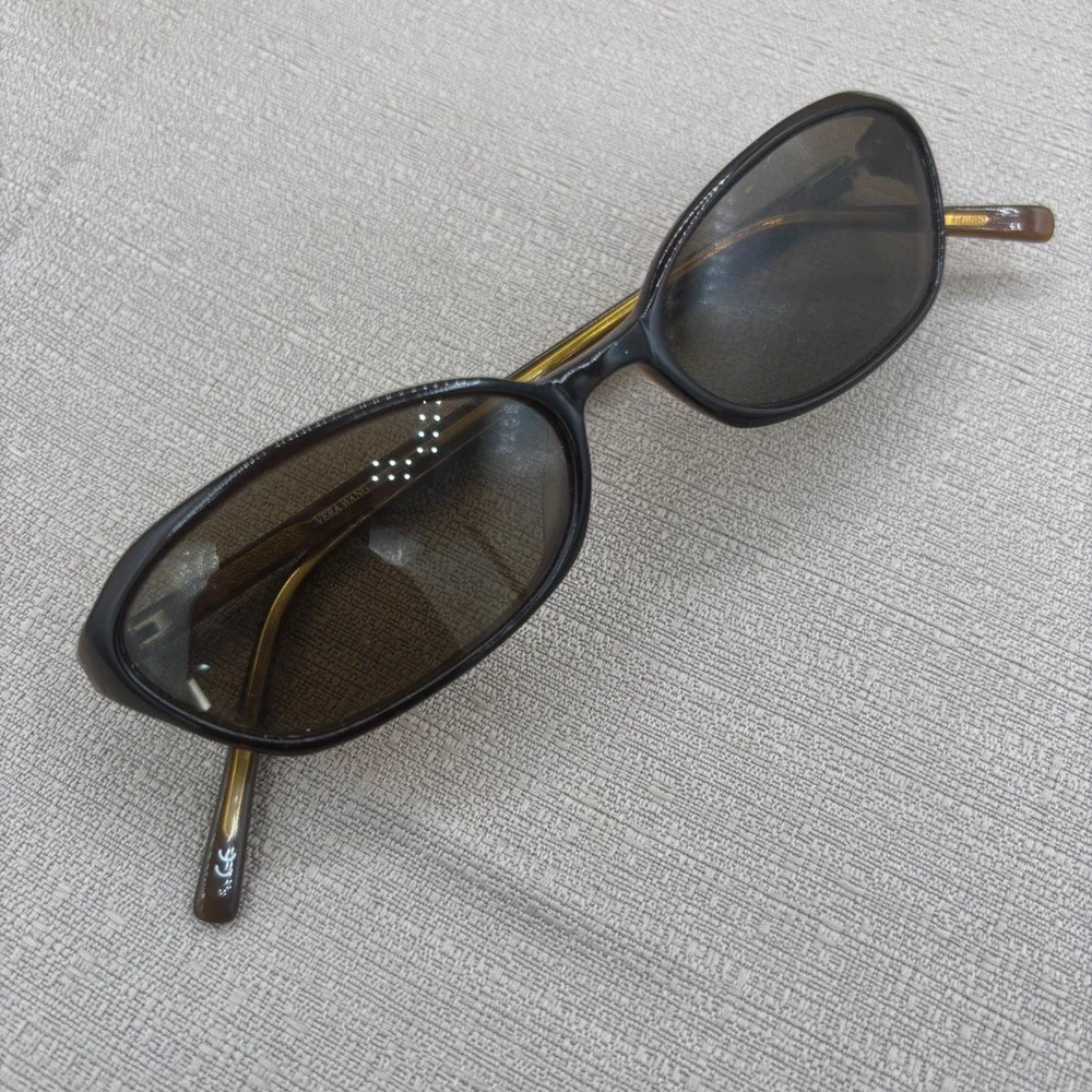 Vera Wang Brown Tortoise Oval Sunglasses Womens V102 53-16-138 Designer Shades